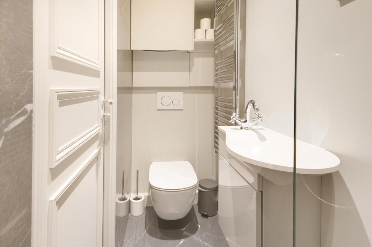 Stylish 2Bd House In Central Paris By Guestready Apartment Bagian luar foto